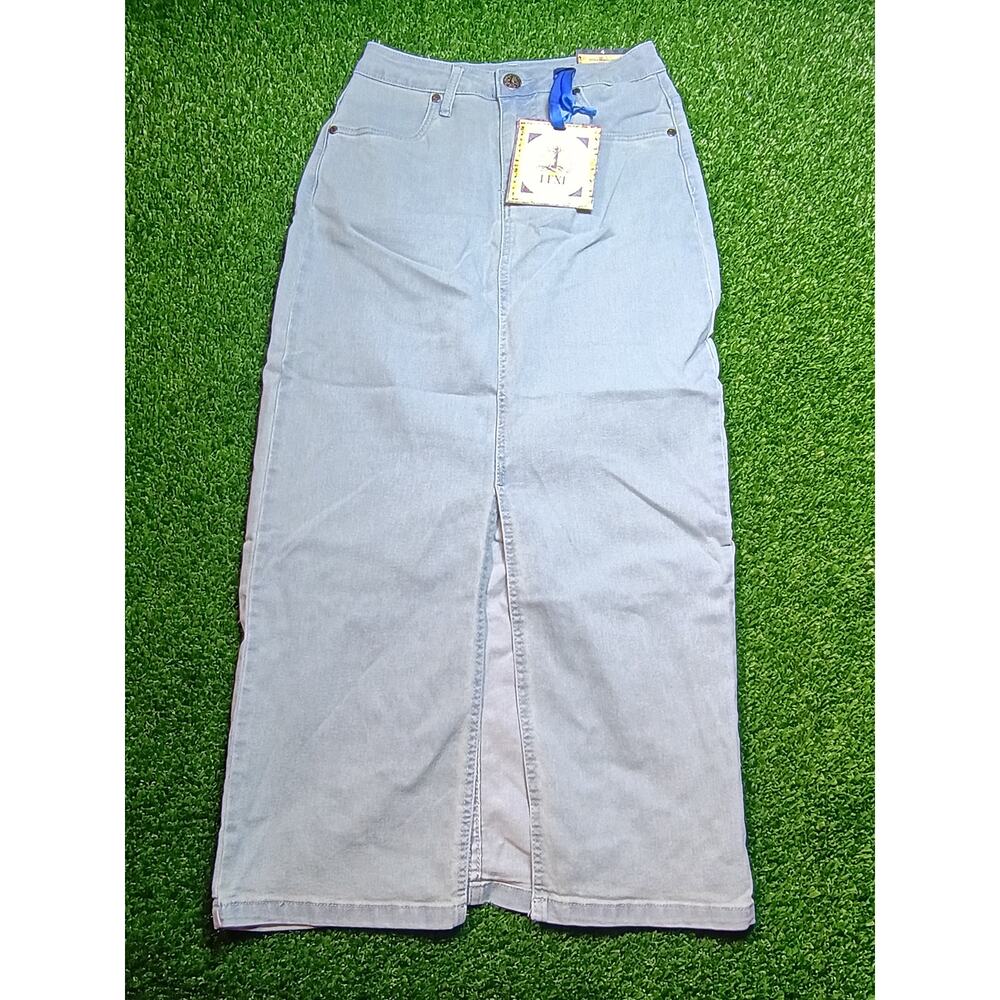 Lexi Light-Wash Denim Maxi Skirt with Chic Front Slit, Size 4 NWT